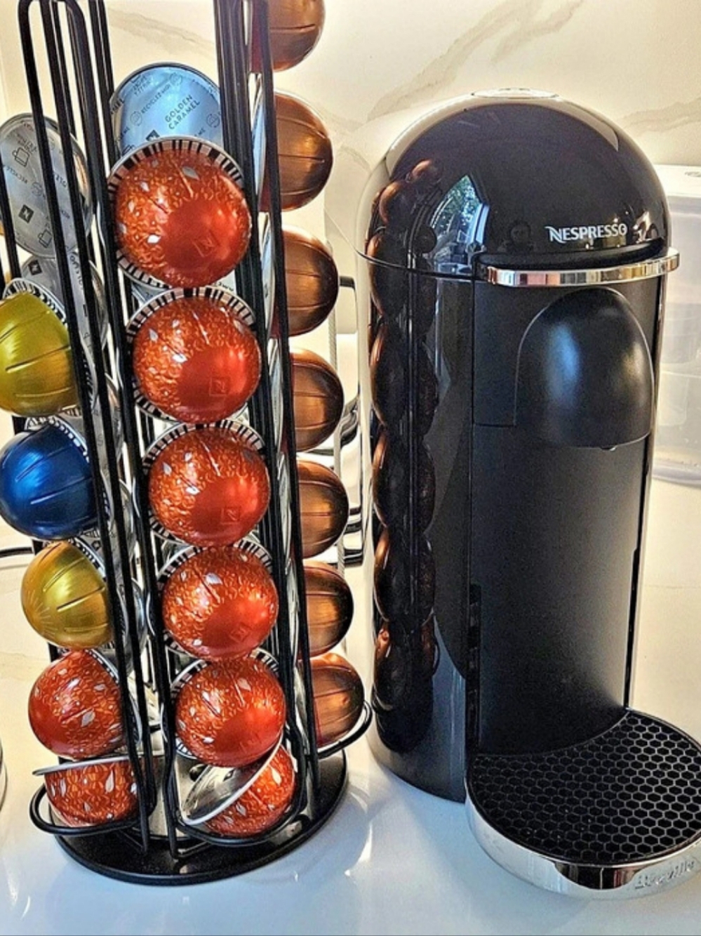 Nespresso Vertuo Coffee Machine Black Like New+holder/stand+GIFT